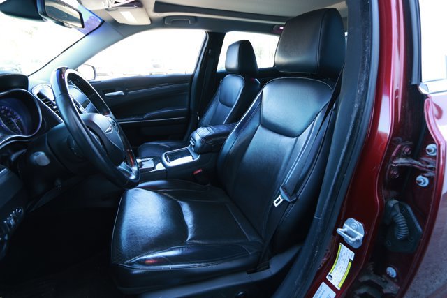 Used 2017 Chrysler 300 C RWD image 25