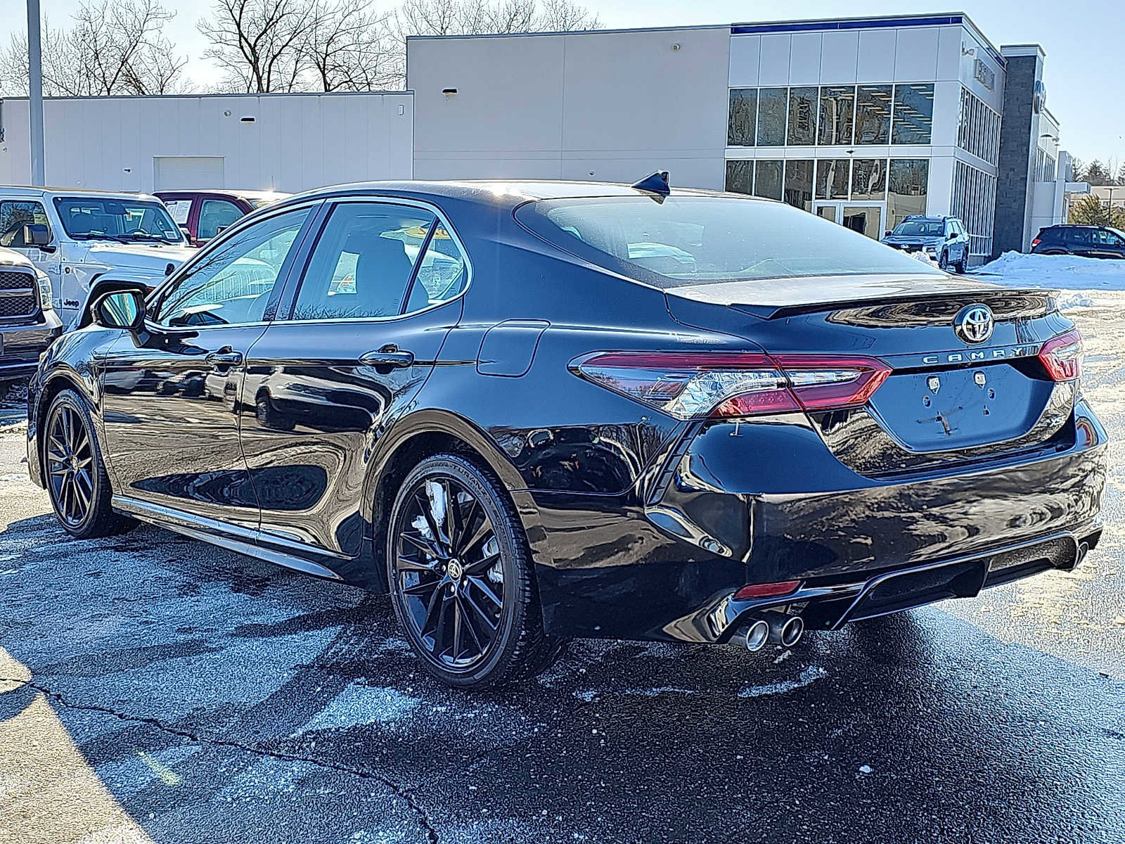 Used 2022 Toyota Camry XSE image 4