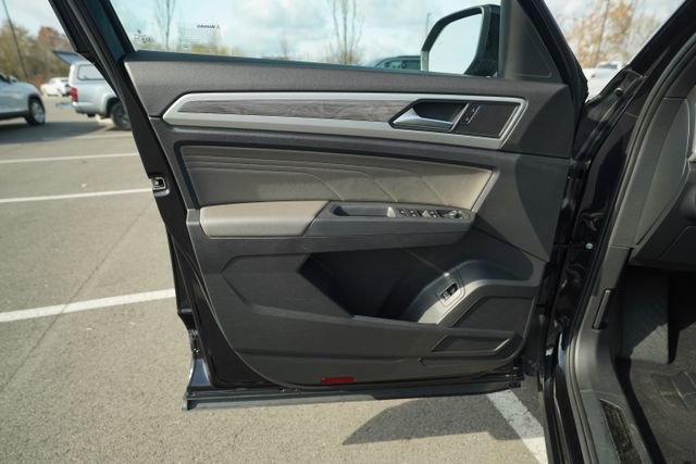 Used 2021 Volkswagen Atlas Cross Sport SE w/ Panoramic Sunroof Package image 14