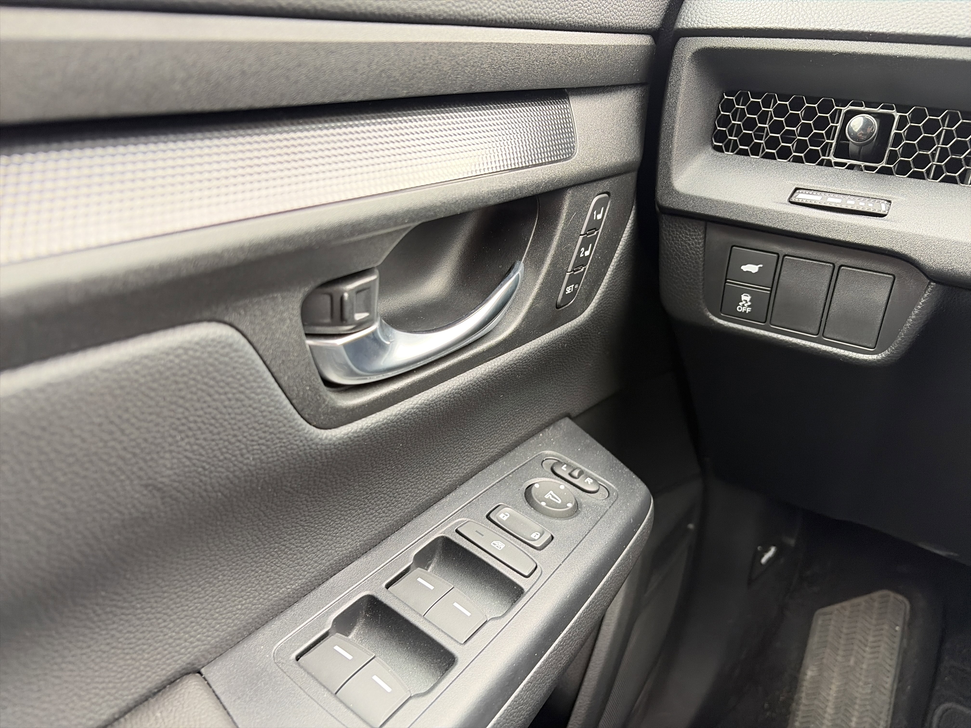 Certified 2025 Honda CR-V Sport-L image 28