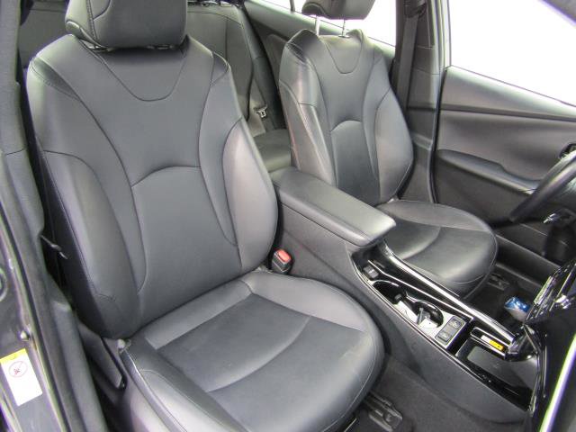 Used 2021 Toyota Prius XLE image 9