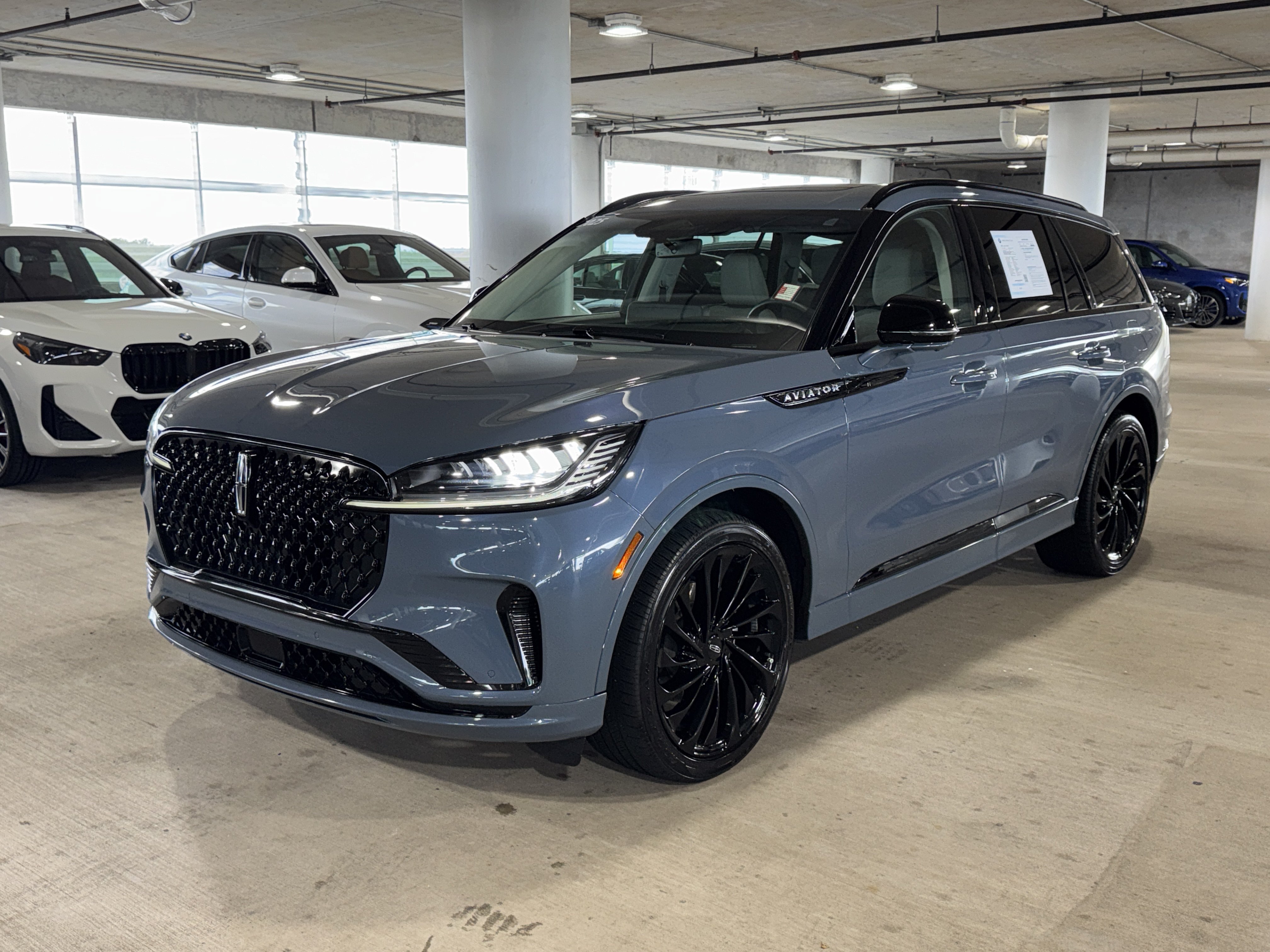 Used 2025 Lincoln Aviator Reserve w/ Jet Appearance Package RWD image 4