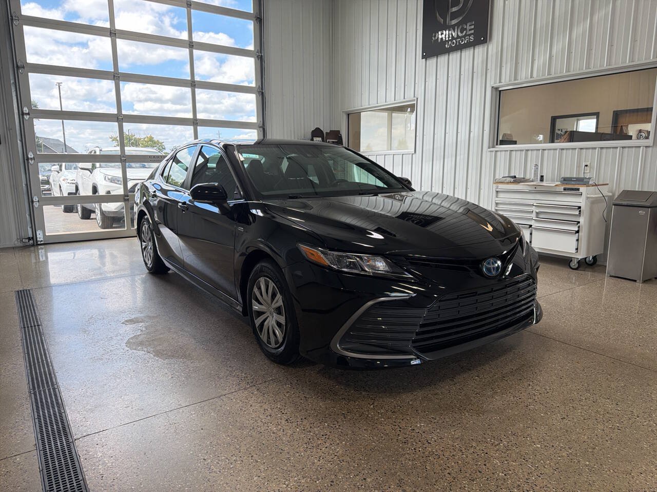 Used 2022 Toyota Camry LE FWD image 7