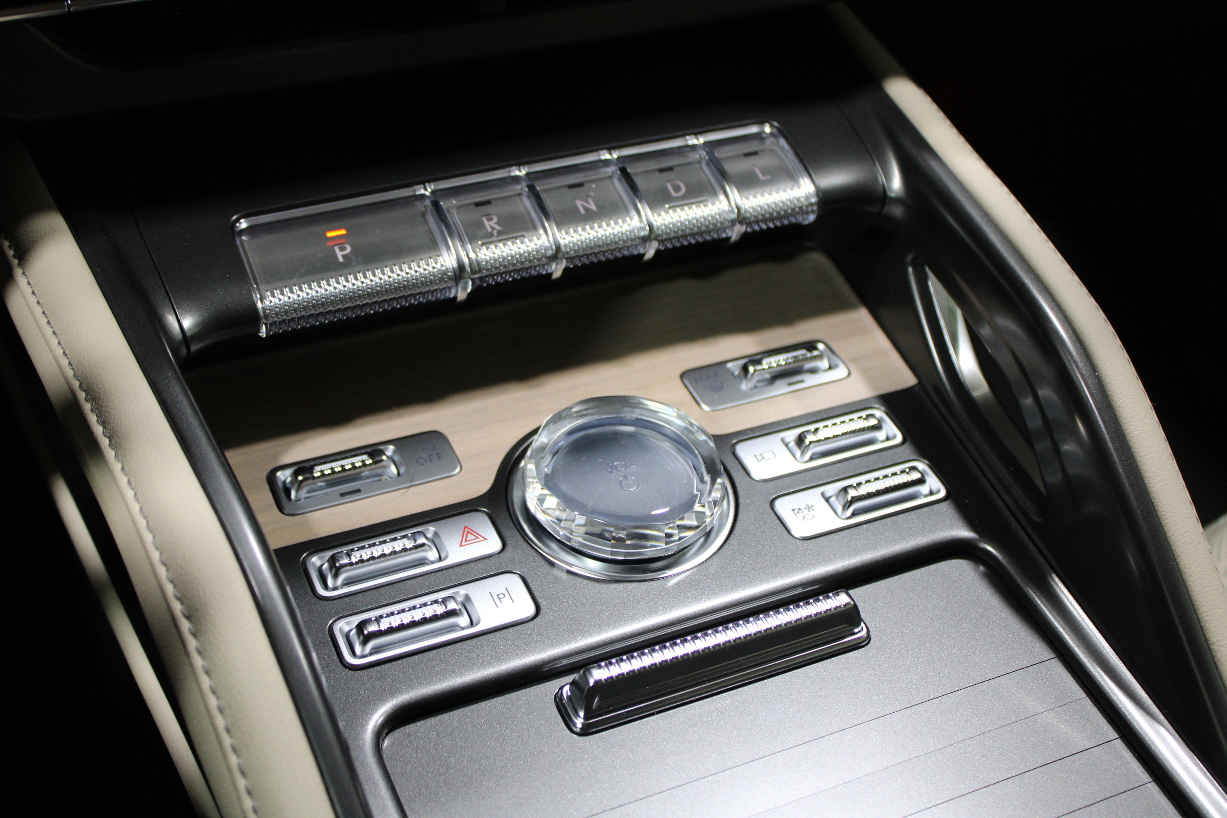 Used 2025 Lincoln Nautilus Reserve AWD/4WD image 16