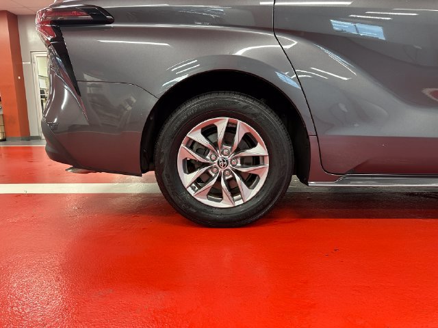 Certified 2025 Toyota Sienna XLE FWD image 29