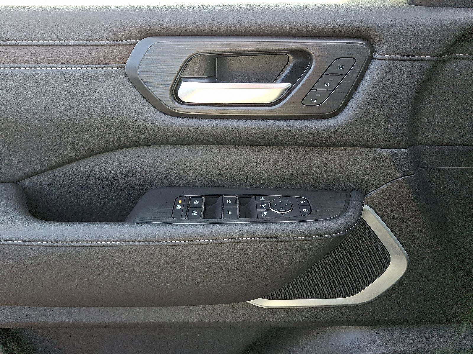 Used 2025 Nissan Armada Platinum Reserve w/ Convenience Package image 13