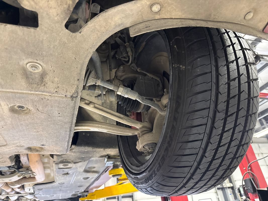 Used 2019 Kia Stinger GT1 AWD/4WD image 2