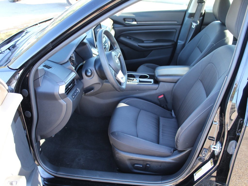 Used 2024 Nissan Altima 2.5 SV image 4