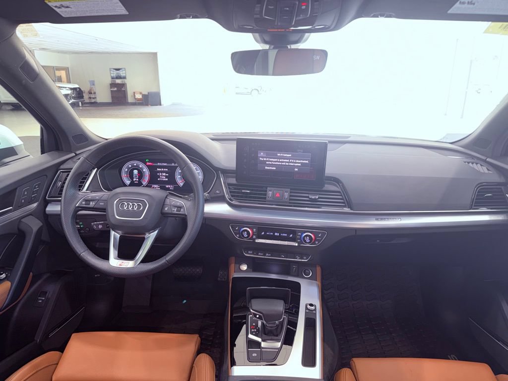 Used 2025 Audi Q5 2.0T Premium Plus w/ Premium Plus Package AWD/4WD image 12