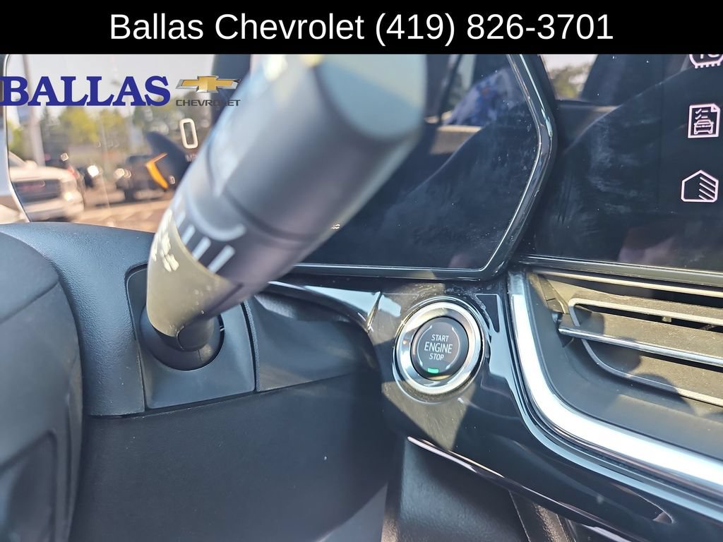 Used 2025 Chevrolet Trax RS w/ Sunroof Package FWD image 17
