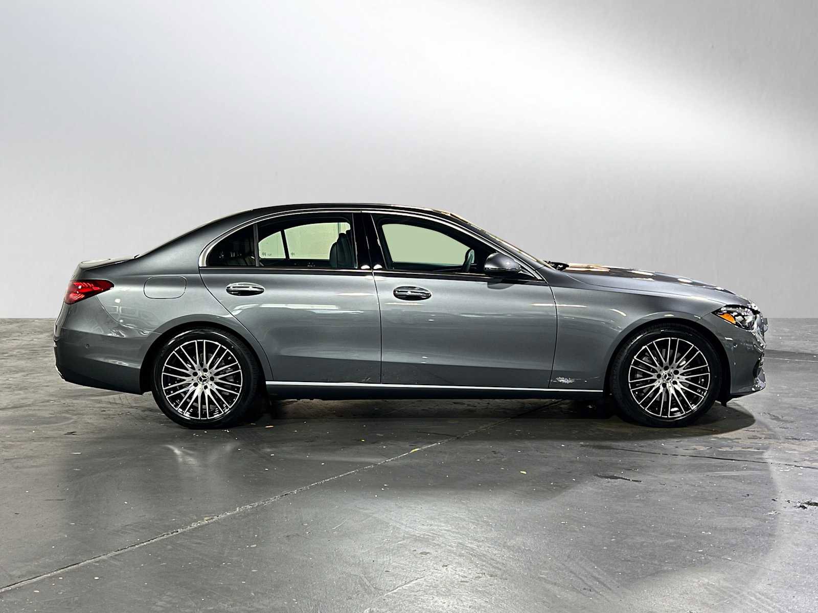 Used 2025 Mercedes-Benz C 300 4MATIC Sedan image 3