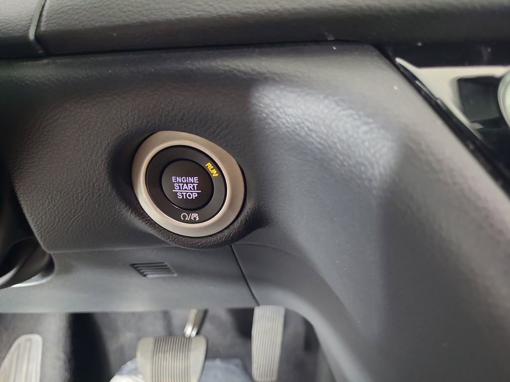 Used 2025 Chrysler Pacifica Select FWD image 14