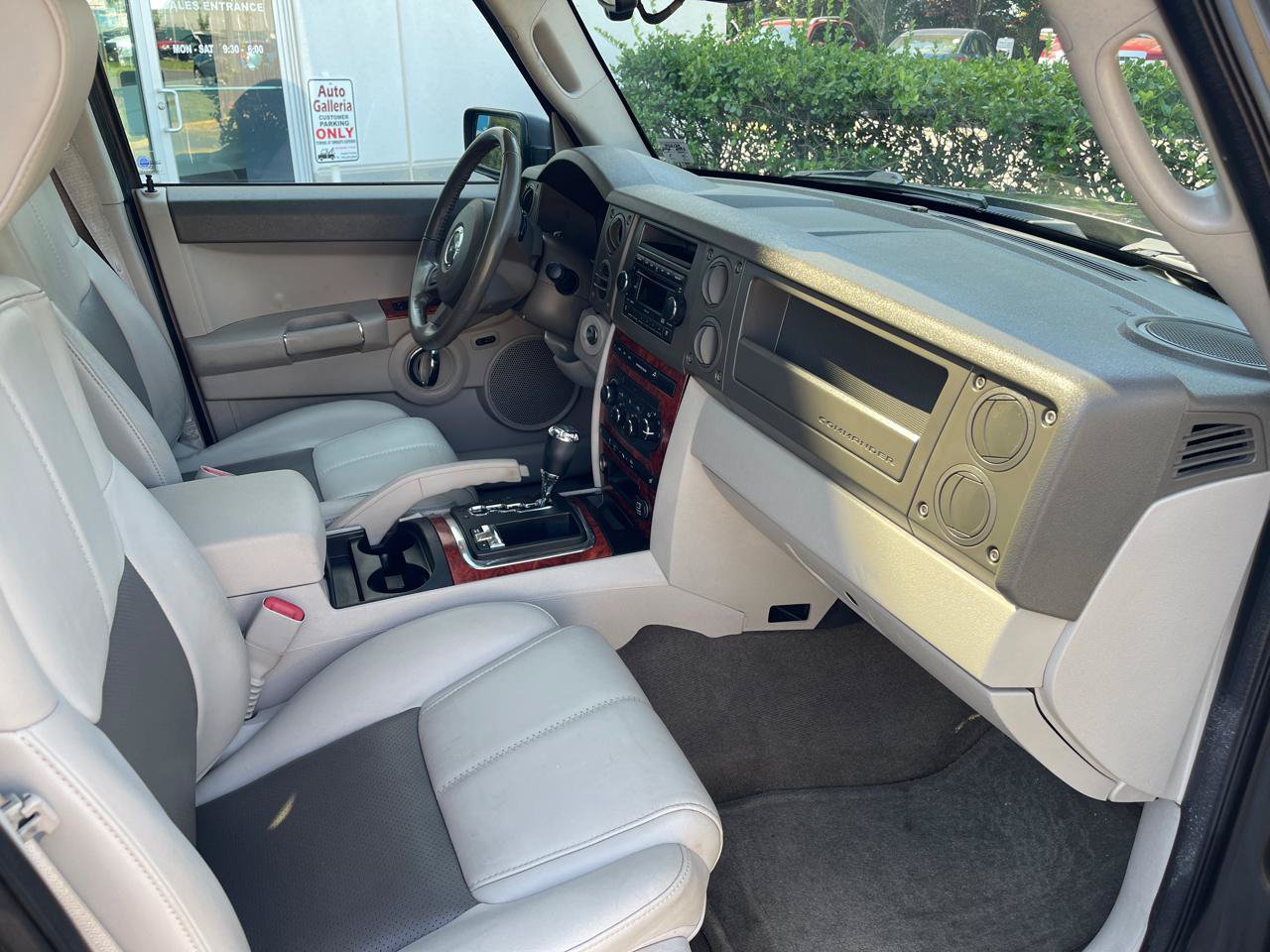 Used 2006 Jeep Commander Limited AWD/4WD image 14