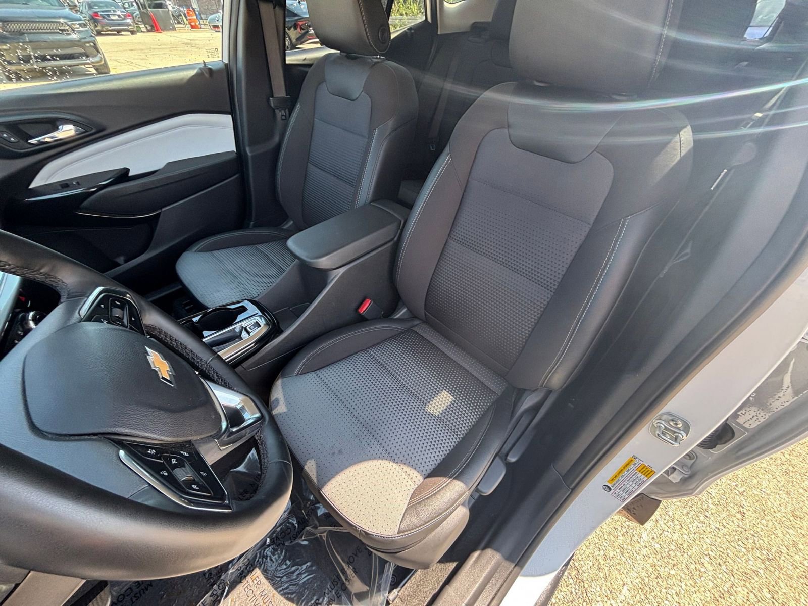 Used 2025 Nissan Versa SV FWD image 35