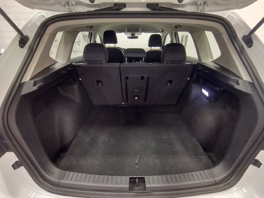 Certified 2025 Volkswagen Taos S AWD/4WD image 17