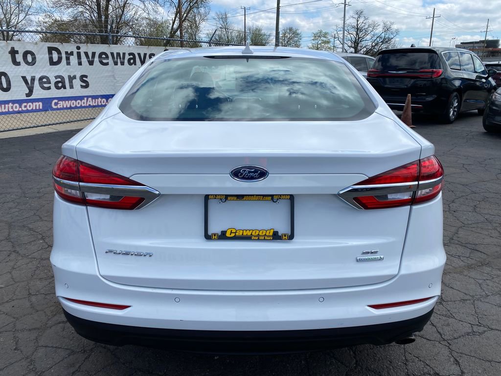 Used 2020 Ford Fusion SE FWD image 3