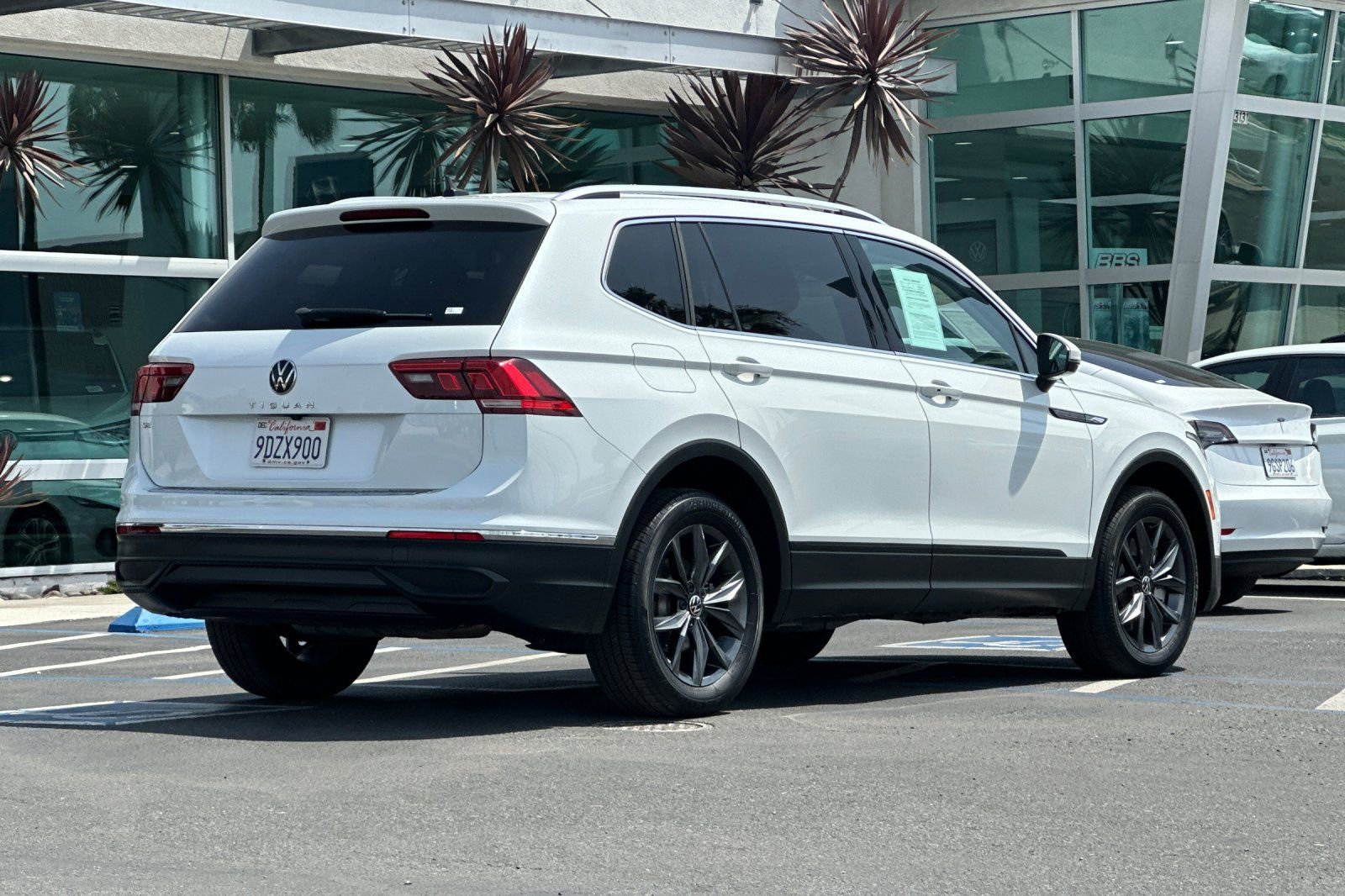 Certified 2023 Volkswagen Tiguan SE image 4