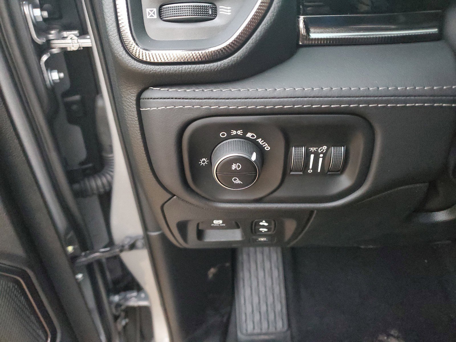 New 2026 RAM 1500 RHO w/ RHO Level 1 Equipment Group image 32
