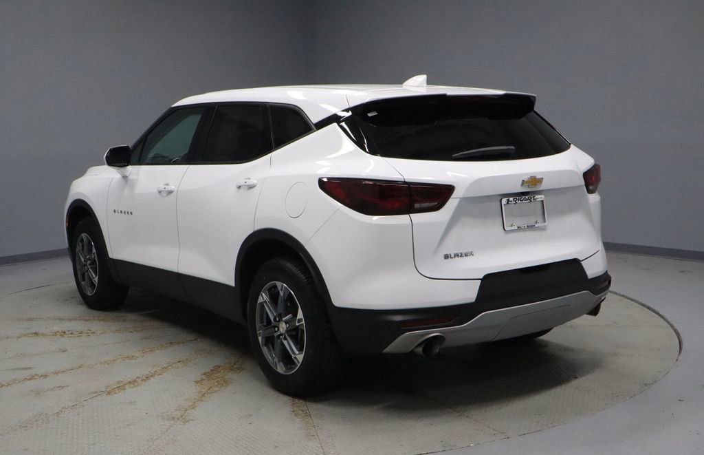 Used 2025 Chevrolet Blazer LT FWD image 8