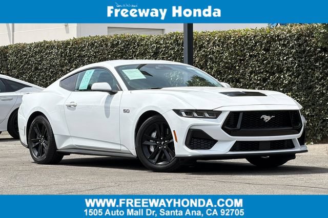 Used 2024 Ford Mustang GT RWD image 1