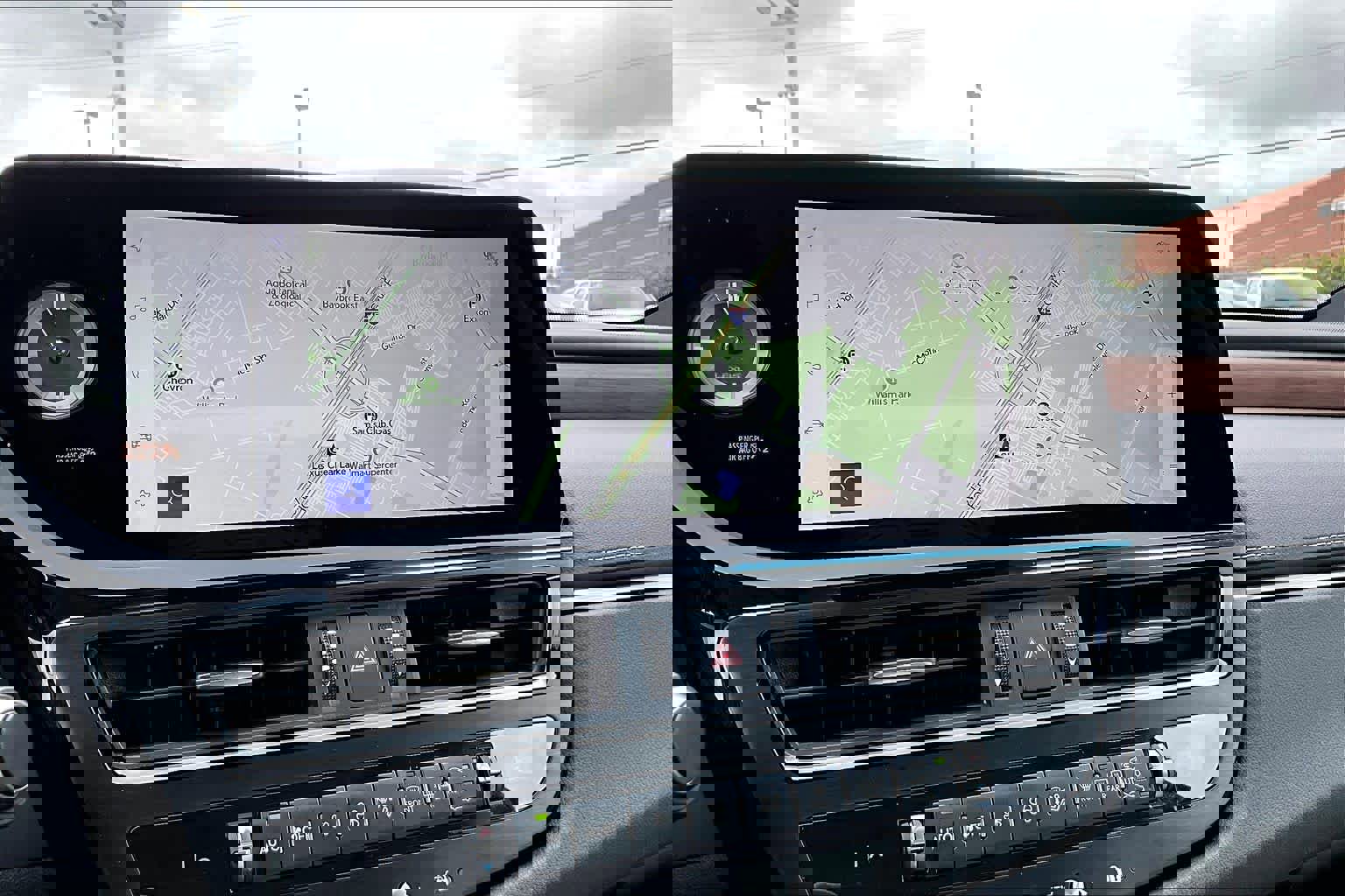 Used 2025 Lexus ES 350 w/ Premium Package image 34