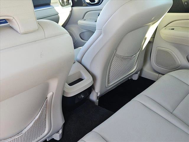 Used 2019 Volvo S60 T5 Momentum w/ Premium Package image 18