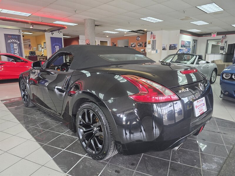Used 2019 Nissan 370Z Roadster RWD image 29