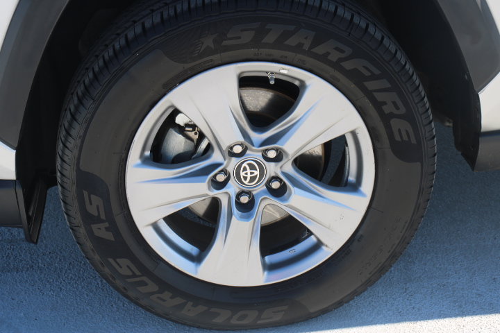 Used 2023 Toyota RAV4 LE AWD/4WD image 9