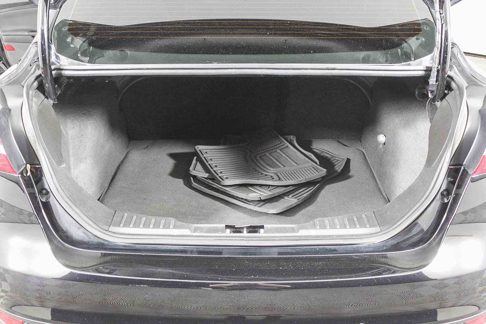 Used 2018 Ford Focus SE w/ Cold Weather Package image 26