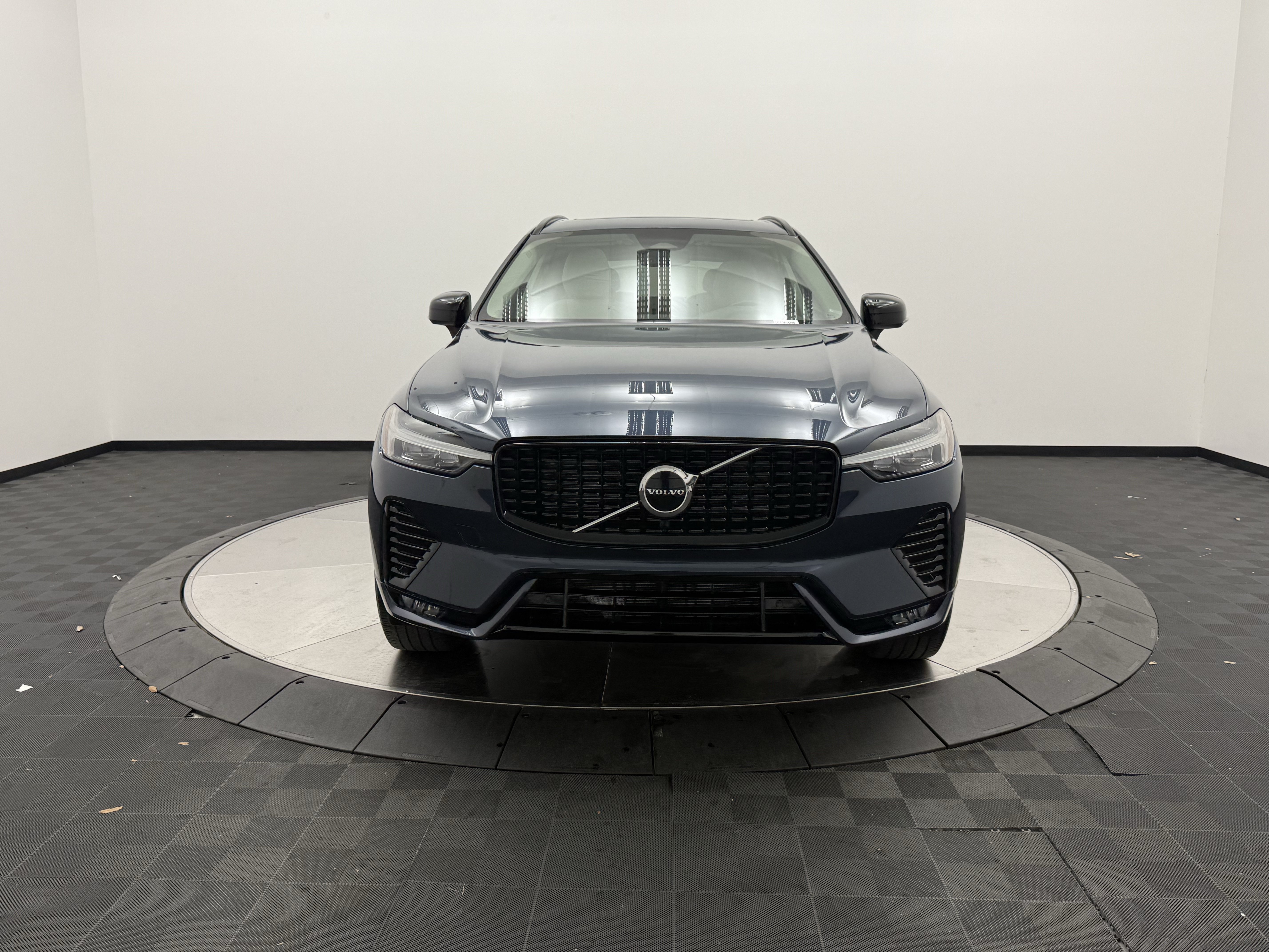 Certified 2024 Volvo XC60 B5 Core w/ Protection Package Premier AWD/4WD image 2