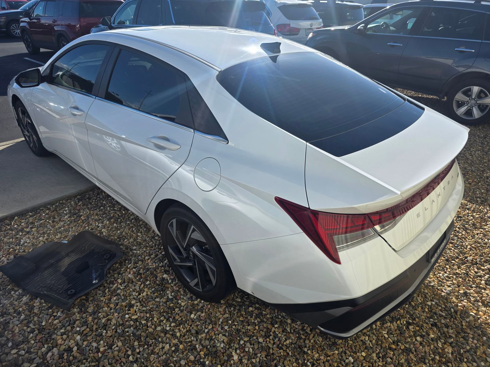 Used 2024 Hyundai Elantra Limited image 3