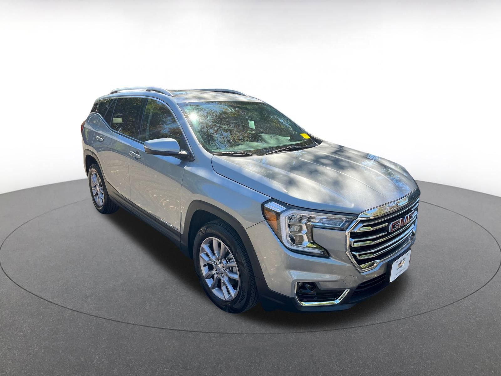 Used 2024 GMC Terrain SLT image 1