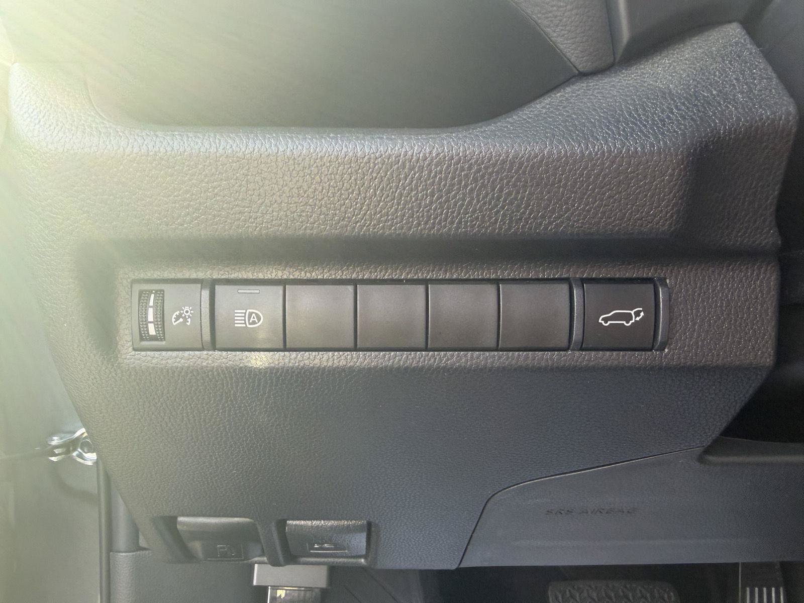 Used 2023 Toyota RAV4 XLE Premium FWD image 23