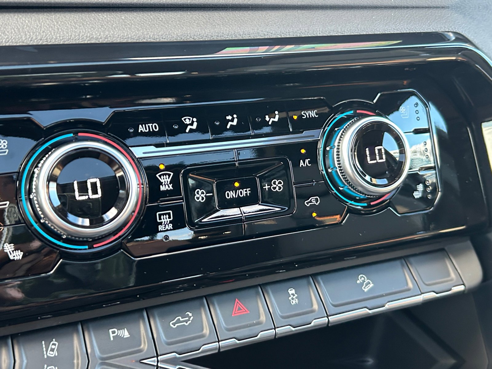 New 2026 GMC Sierra 2500 AT4 w/ AT4 Premium Plus Package AWD/4WD image 18