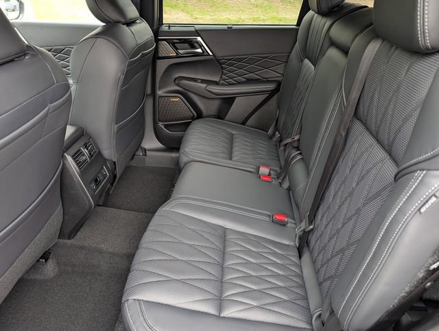 New 2026 Mitsubishi Outlander SEL Black Edition AWD/4WD image 5