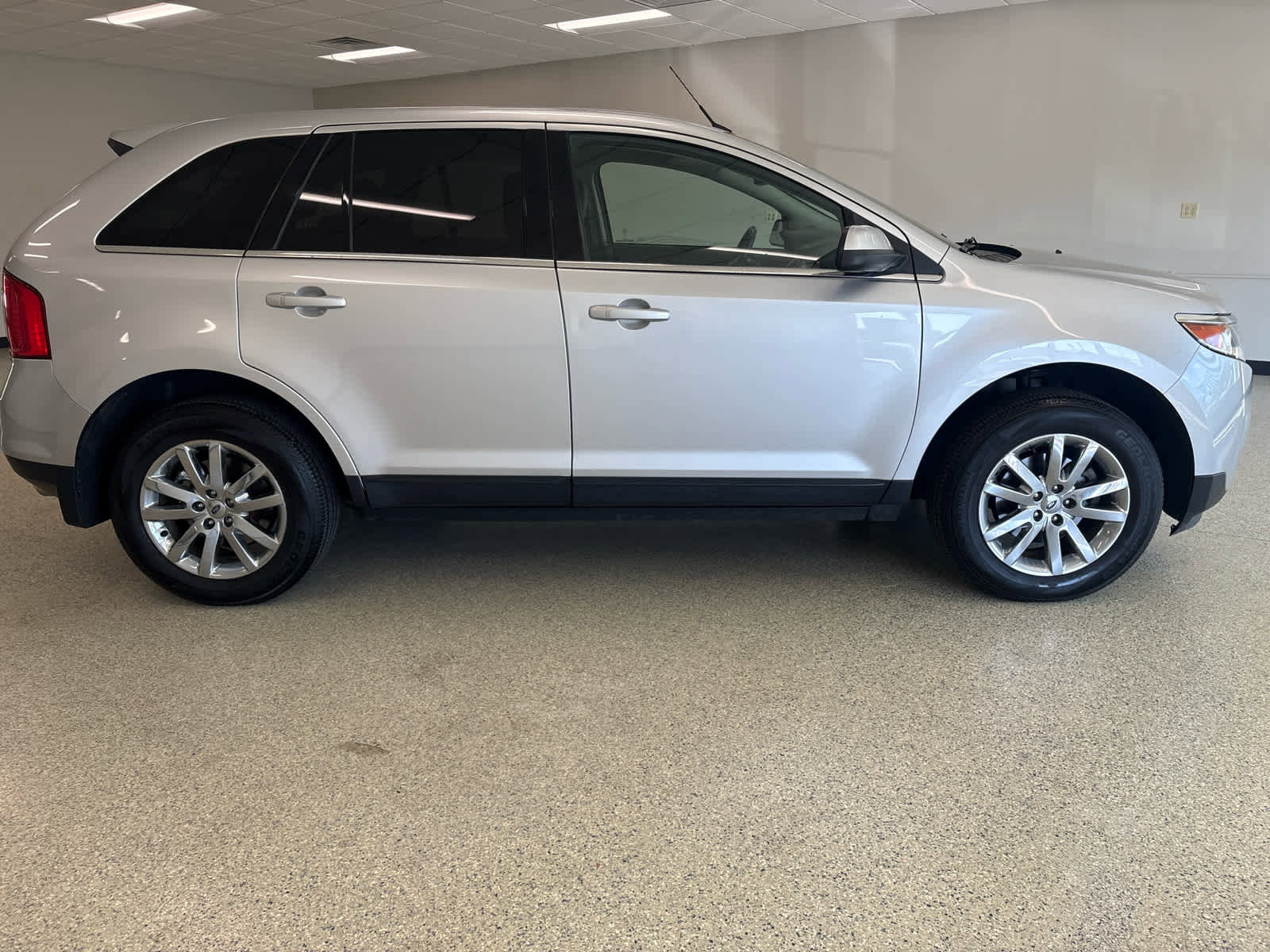 Used 2014 Ford Edge Limited AWD/4WD image 4