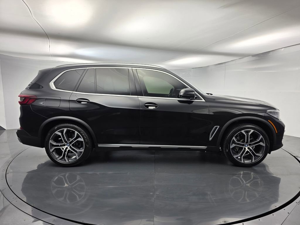 Used 2023 BMW X5 xDrive40i w/ Premium Package image 3