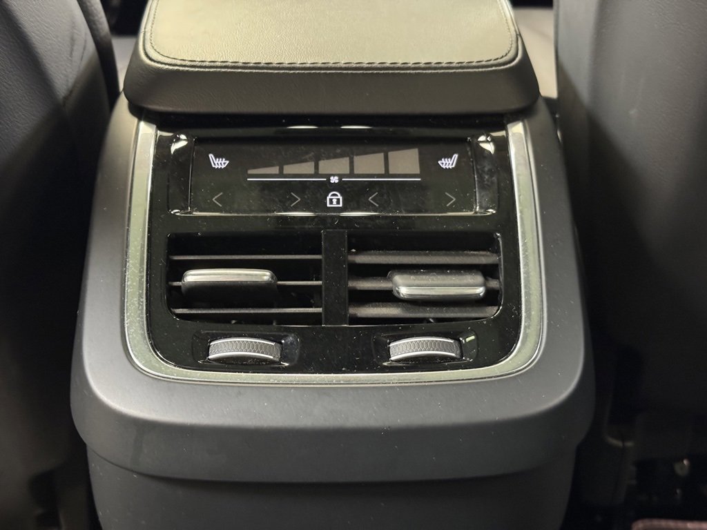 Used 2024 Volvo XC90 B5 Plus image 20