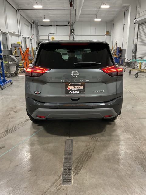 Used 2023 Nissan Rogue SV image 5