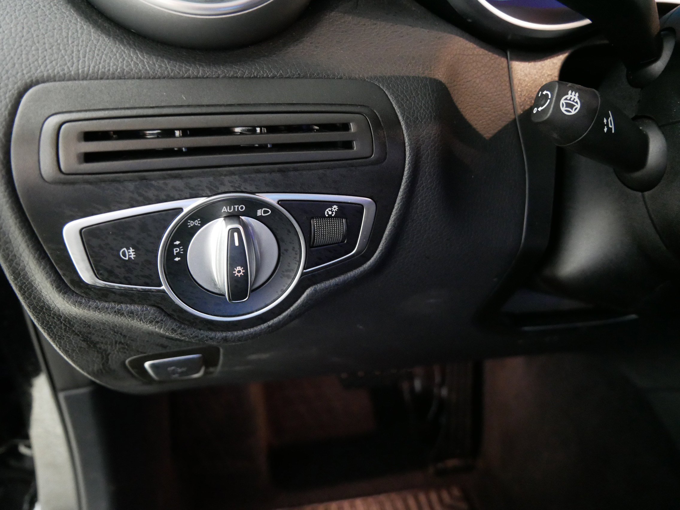 Used 2021 Mercedes-Benz GLC 300 4MATIC image 26