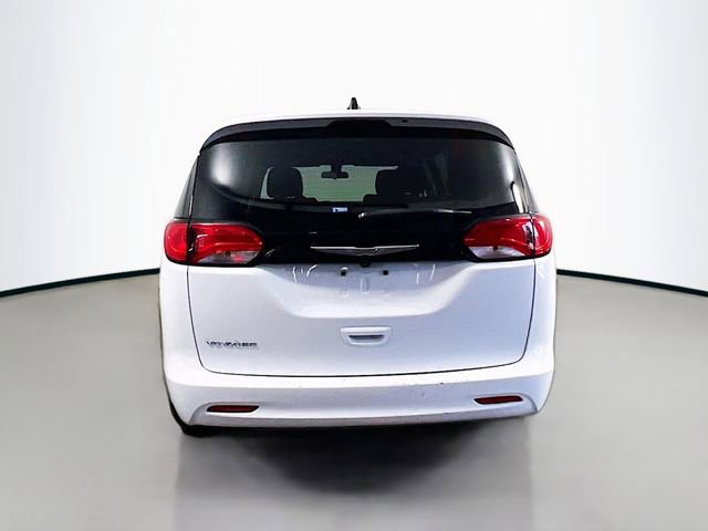 Used 2022 Chrysler Voyager LX image 21