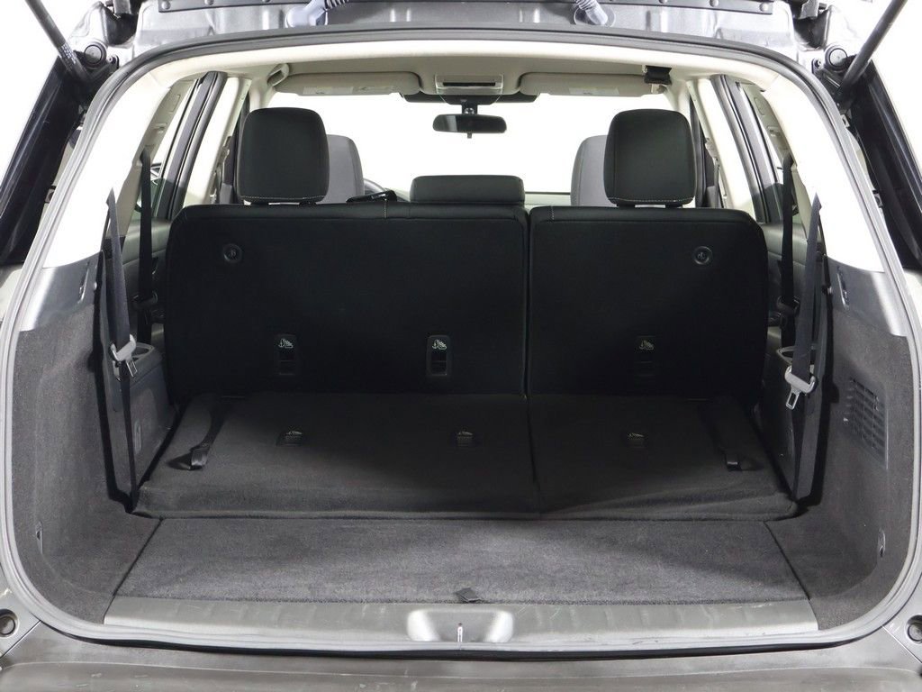 Used 2024 Nissan Pathfinder S image 17