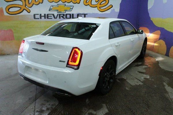 Used 2023 Chrysler 300 Touring L w/ Popular Equipment Group image 5