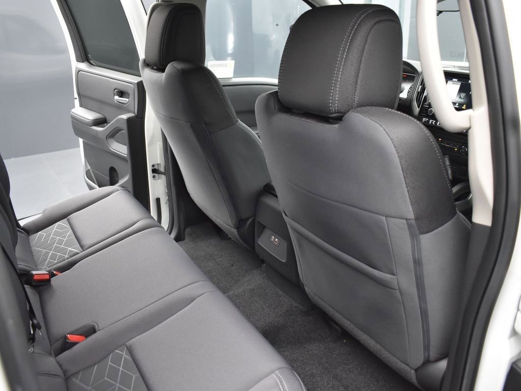 Used 2025 Nissan Frontier SV w/ Tow Package image 17