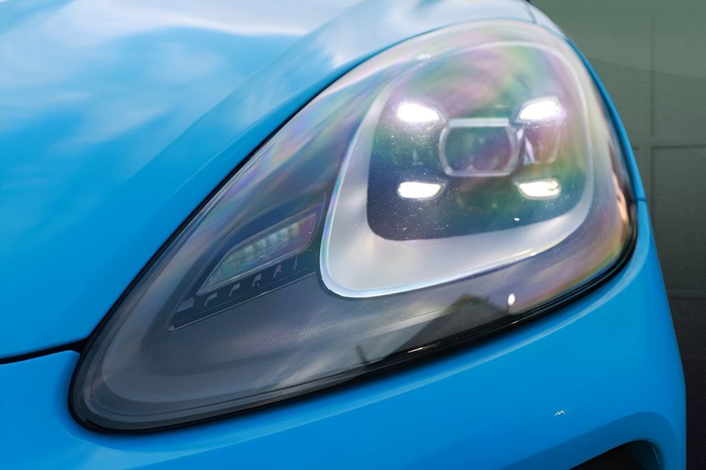 Used 2023 Porsche Cayenne image 35