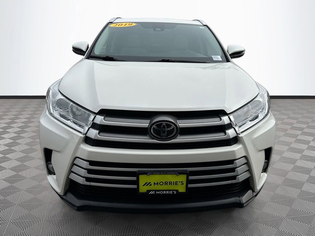 Used 2019 Toyota Highlander XLE image 2