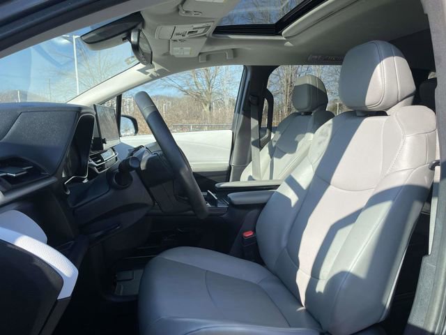 Used 2025 Toyota Sienna XLE image 20