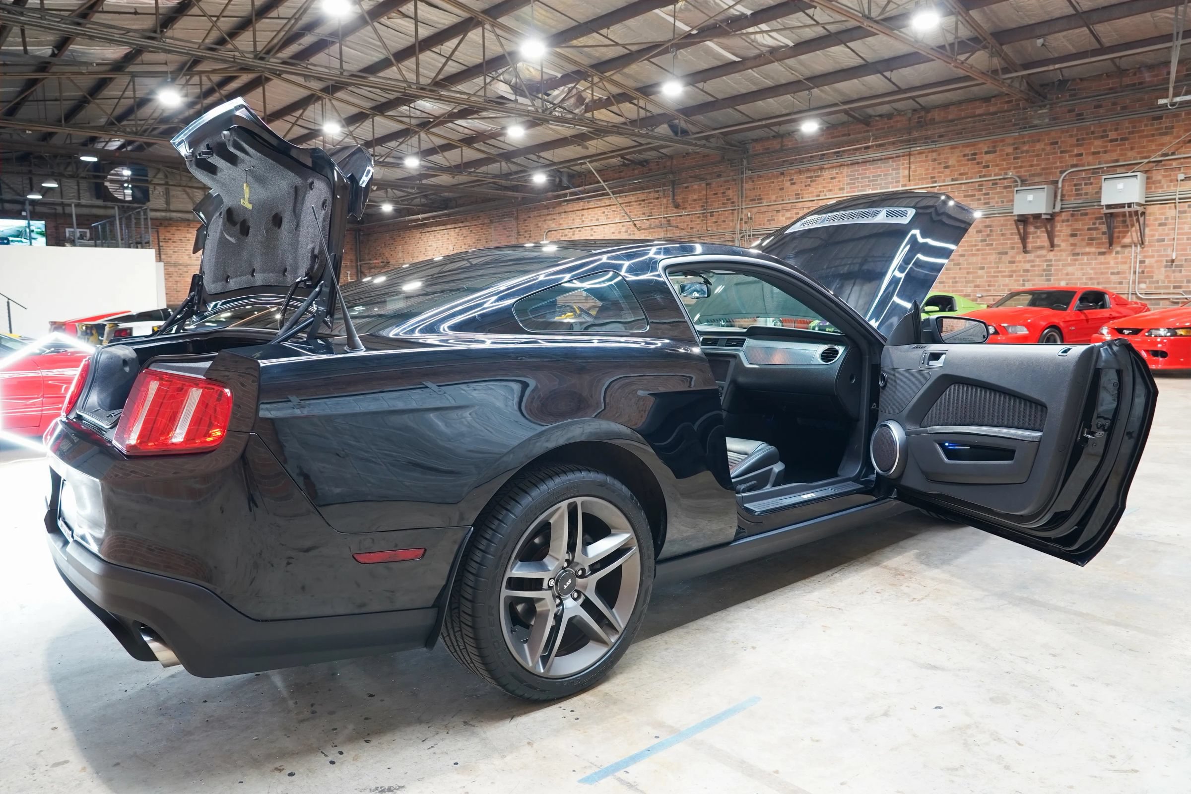 Used 2010 Ford Mustang Shelby GT500 RWD image 29