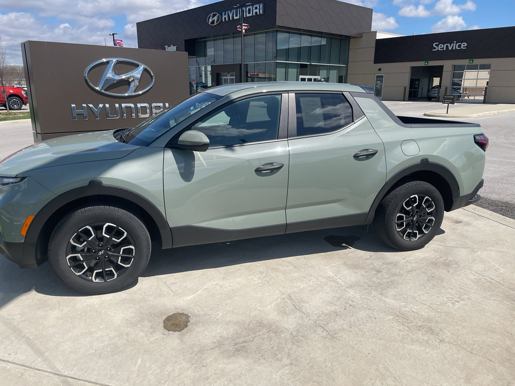 Certified 2024 Hyundai Santa Cruz SE image 2