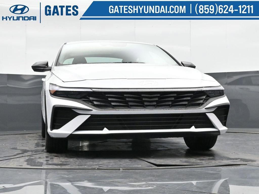 Used 2025 Hyundai Elantra Sport image 38